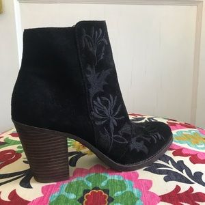 Lucky Brand 🍀🖤 Embroidery Ankle Boot